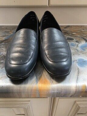 Trotters Jess Navy Blue Women's Slip On Comfort Leather Loafer, size 9 N